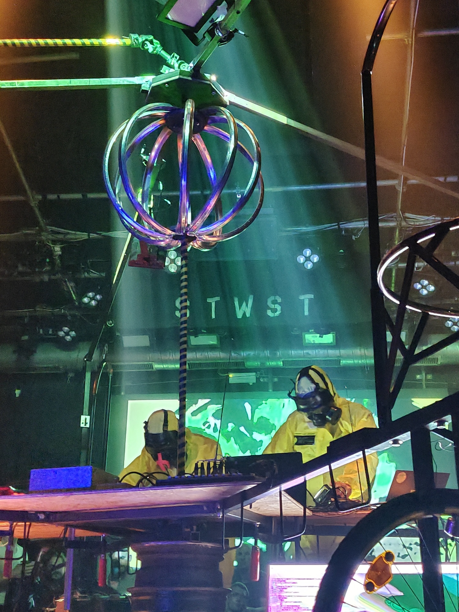 stwst48x8_deep_mess_02_f_marinos_koutsomichalis.jpg